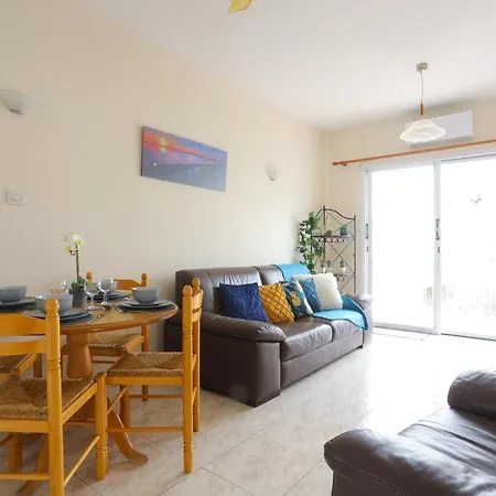 Stylish Holiday - Large Pool - Close To Beach *