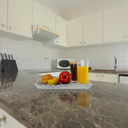 Apartment Stylish Holiday - Large Pool - Close To Beach *