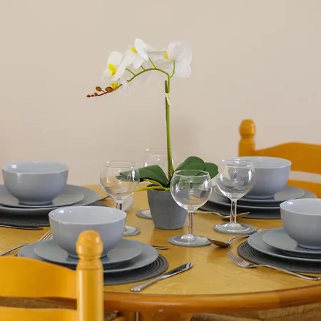 Stylish Holiday - Large Pool - Close To Beach *
