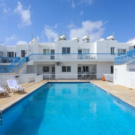 Stylish Holiday - Large Pool - Close To Beach Apartment